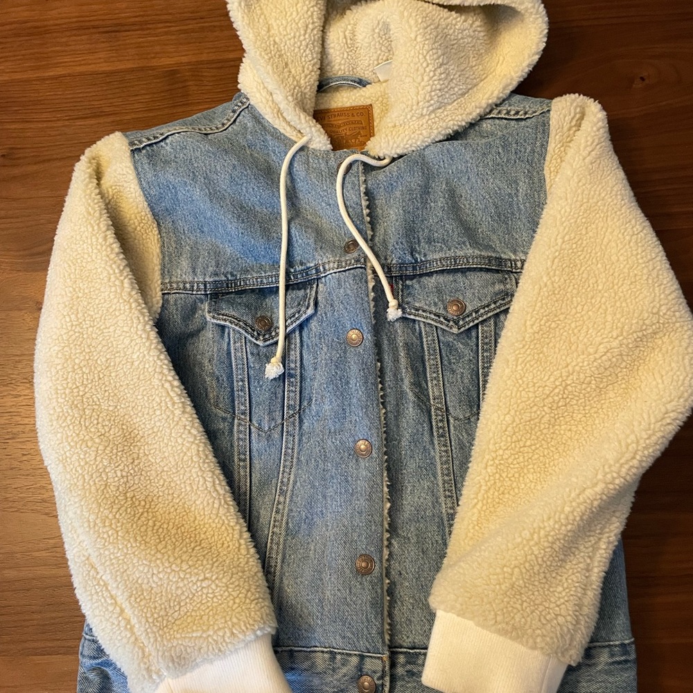 Levi’s Ex- Boyfriend Sherpa Hooded Trucker Jacket XS